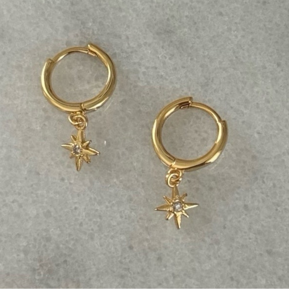 Gold Star Burst Crystal Dangle Huggie Hoop Earrings 

Brand New - Picture 4 of 4